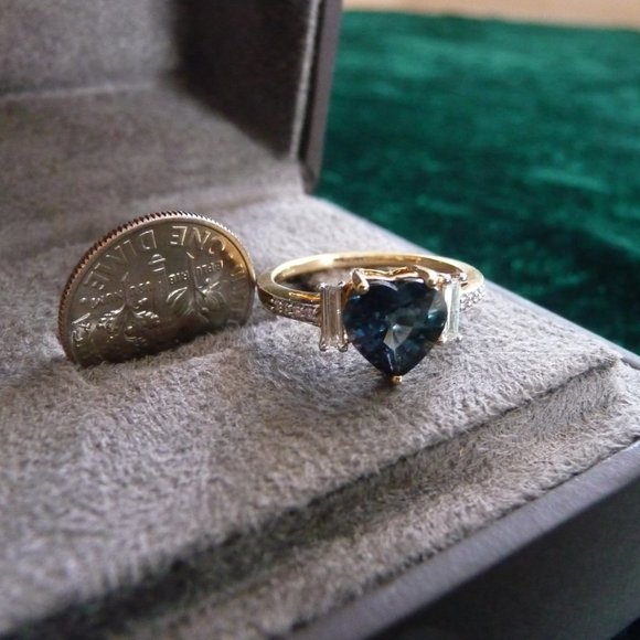 Engagement ring, 4 girls who dare to be different - Picture 5 of 10